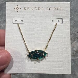 Kendra Scott necklace